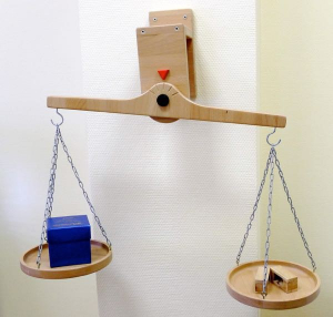 Весы настенные из бука - fgospostavki.ru - Одинцово